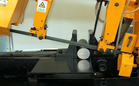 黔西数控带锯床自动送料精度会出现偏差吗？