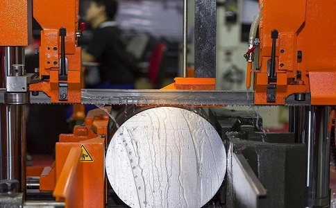 黔西立式金属带锯床切削出现跑带故障解决方法！